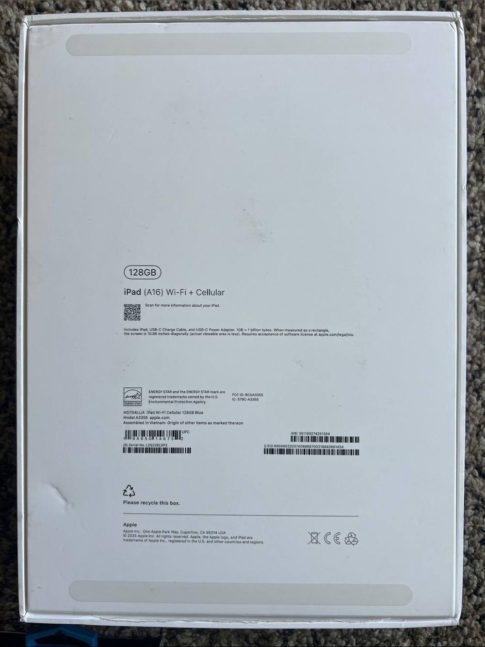 Apple Ipad 6 bundle. - Picture 2 of 9